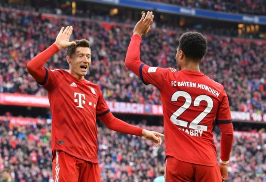 Serge Gnabry und Robert Lewandowski