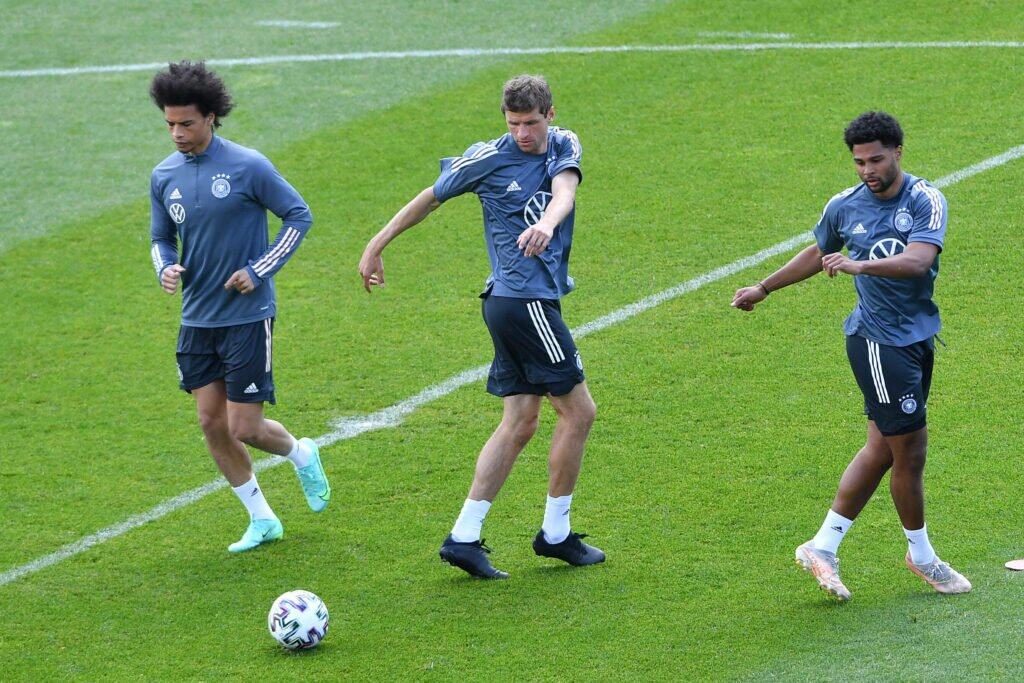 Leroy Sane, Thomas Müller und Serge Gnabry