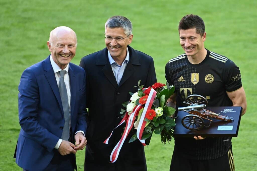 Herbert Hainer und Robert Lewandowski