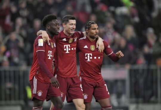 Alphonso Davies und Robert Lewandowski