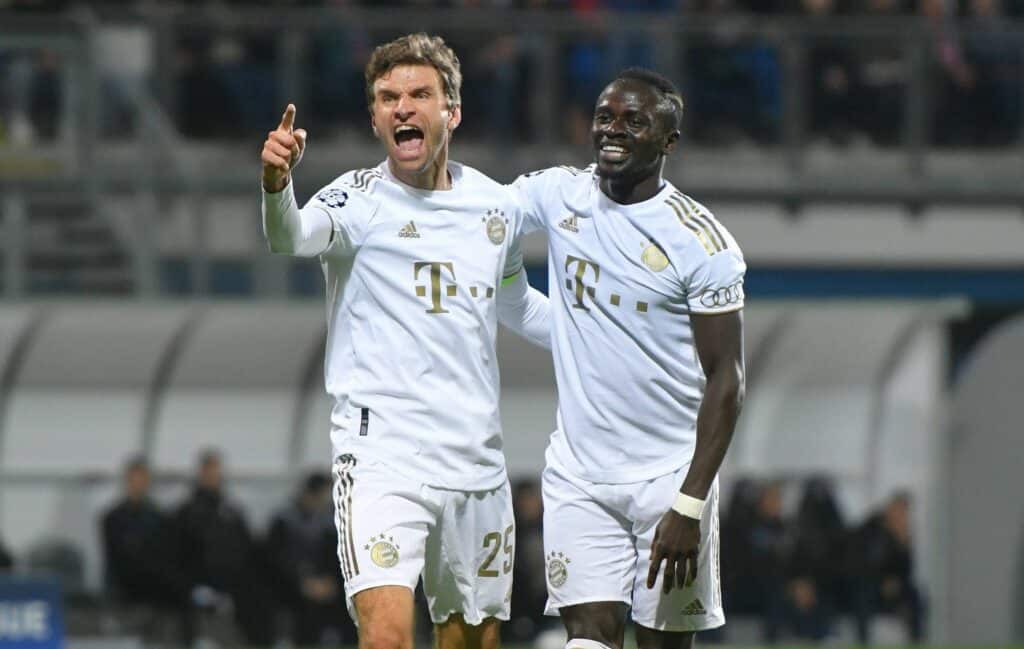 Sadio Mané und Thomas Müller