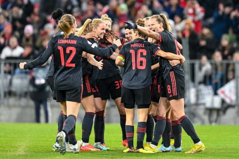 Rekordkulisse In Der Allianz Arena Fcb Frauen Feiern Sieg Im Uwcl Topspiel Gegen Barcelona 