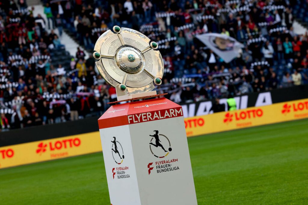 Meisterschale Frauen Bundesliga