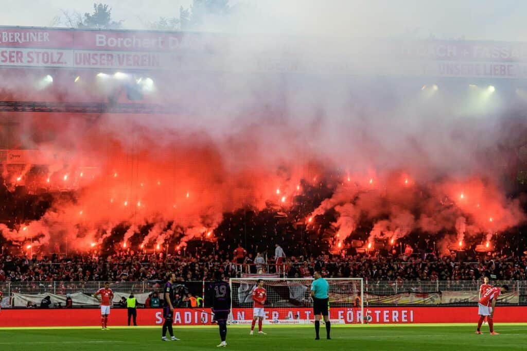 Fans Pyro Union