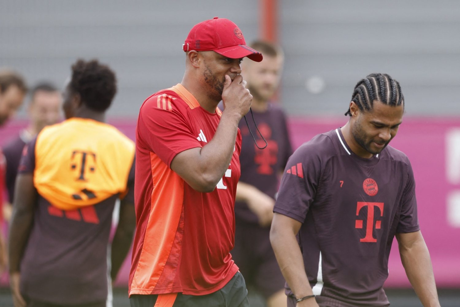 Vincent Kompany und Serge Gnabry