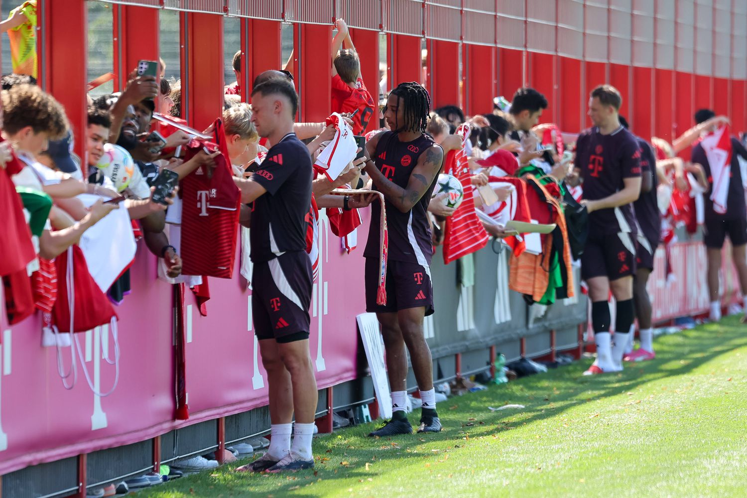 FC Bayern Training mit Fans