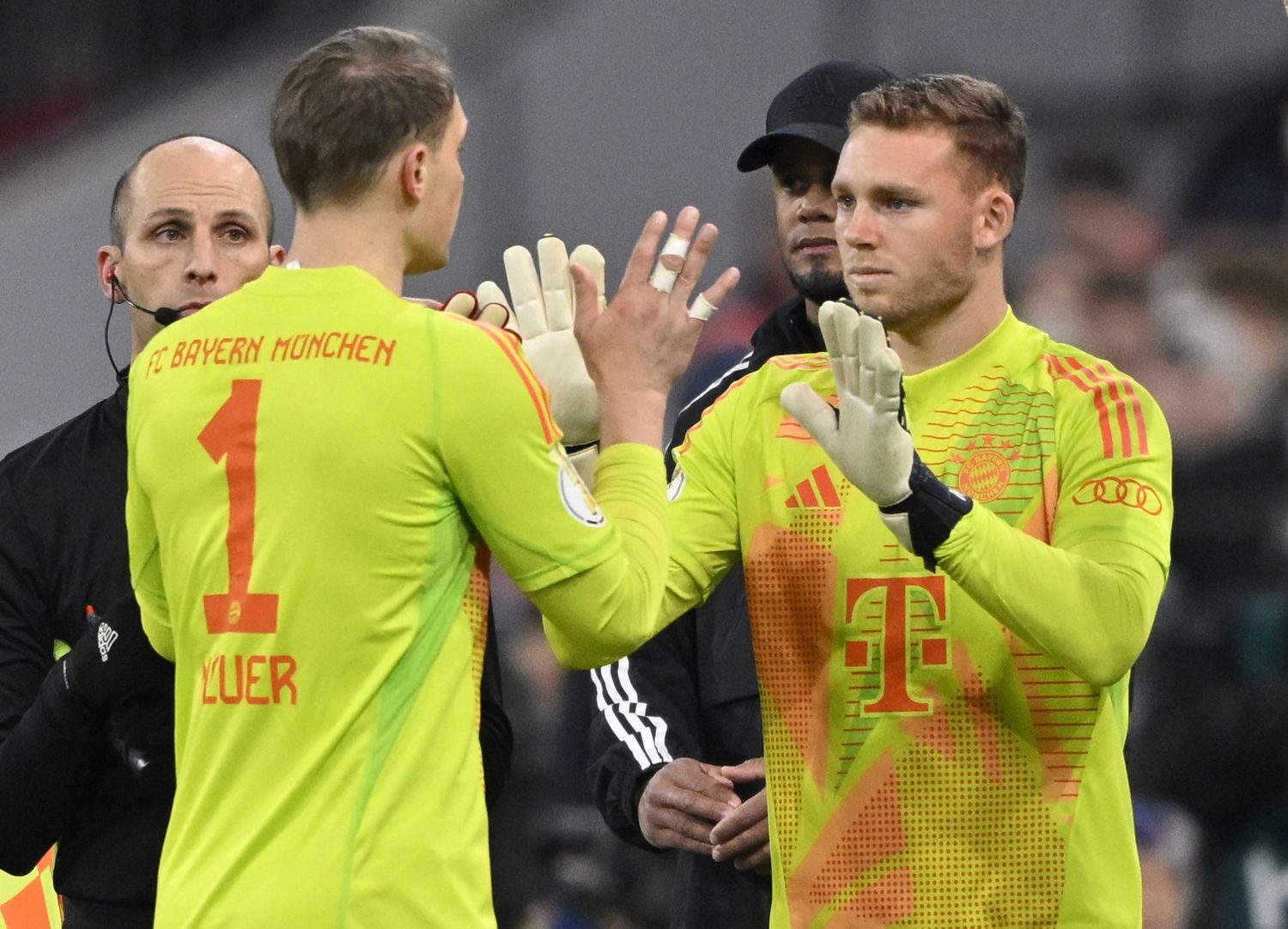 Manuel Neuer, Daniel Peretz