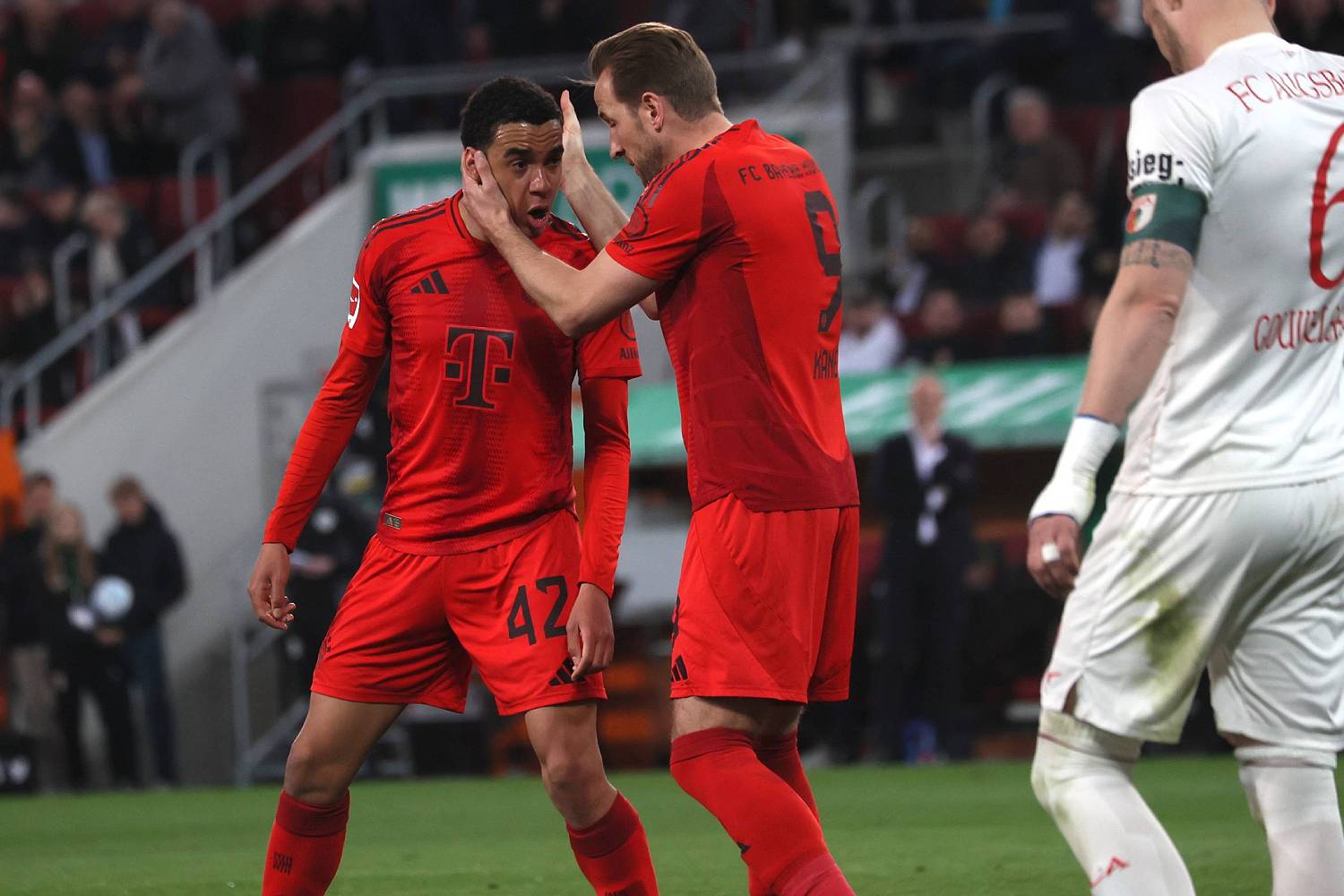 Jamal Musiala und Harry Kane