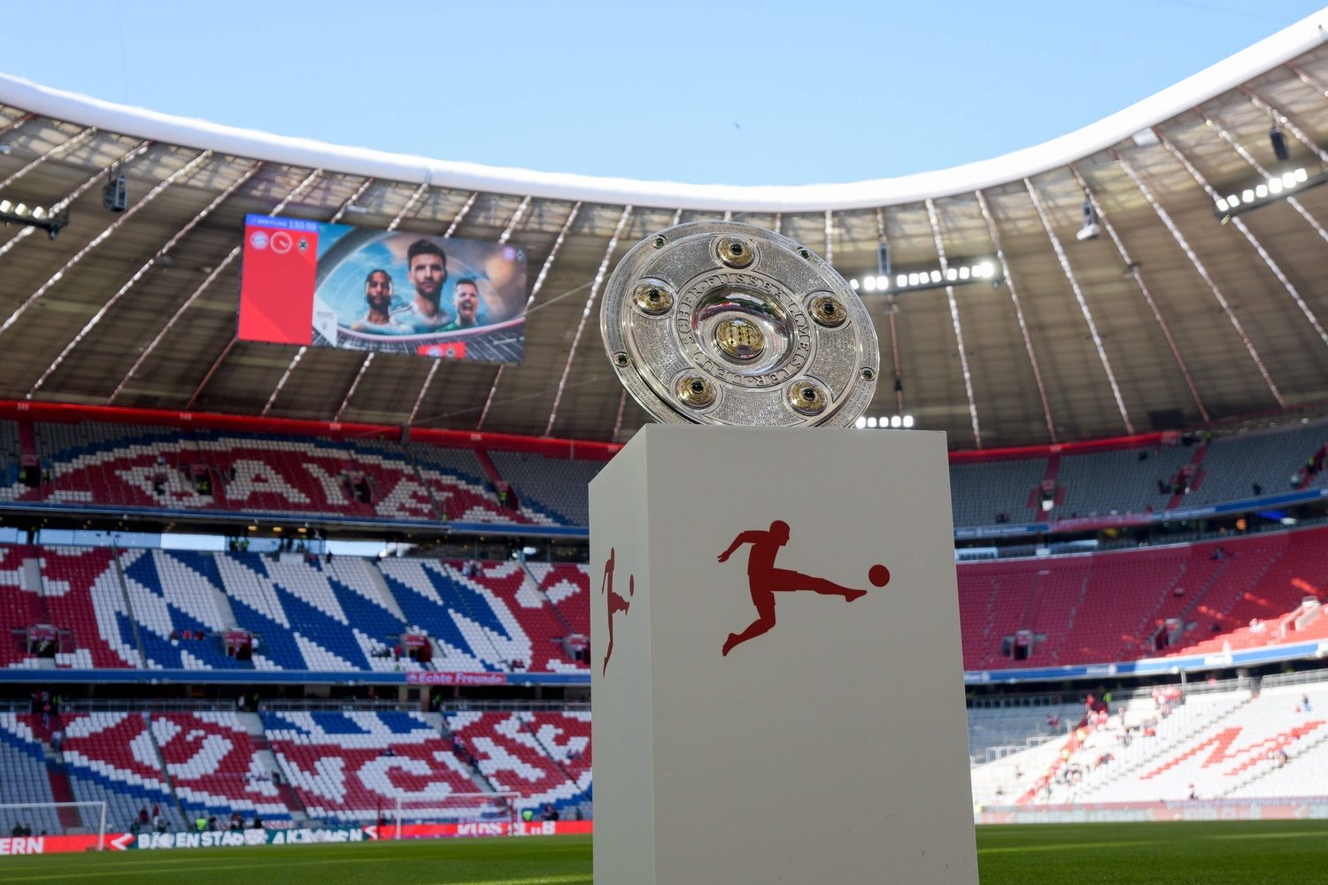 Meisterschale Allianz Arena