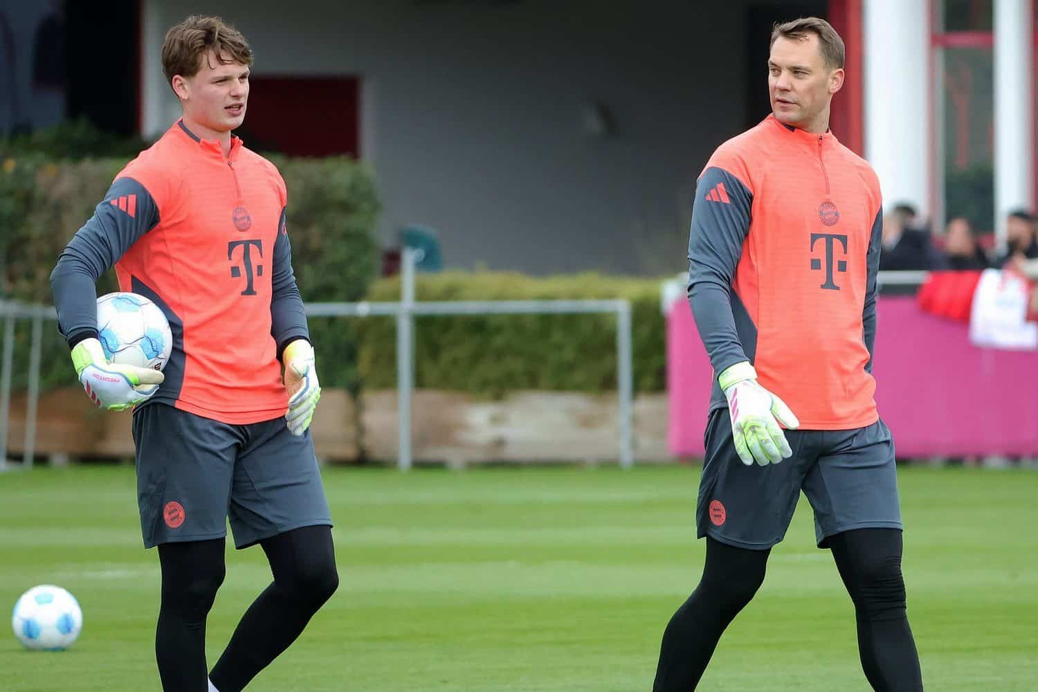 Jonas Urbig, Manuel Neuer