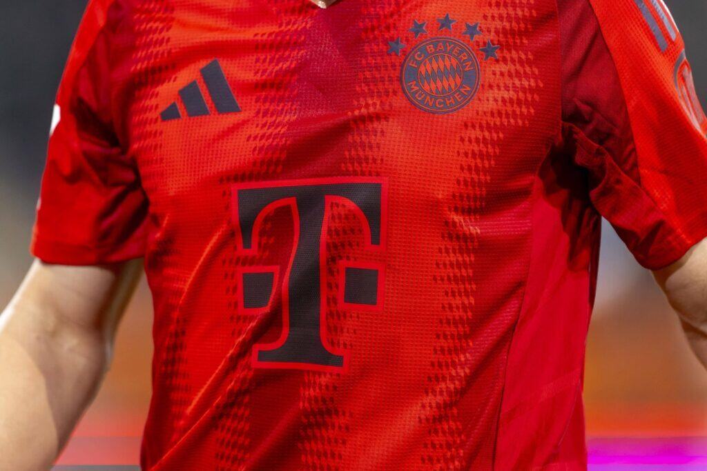 FC Bayern Trikot Logo Telekom