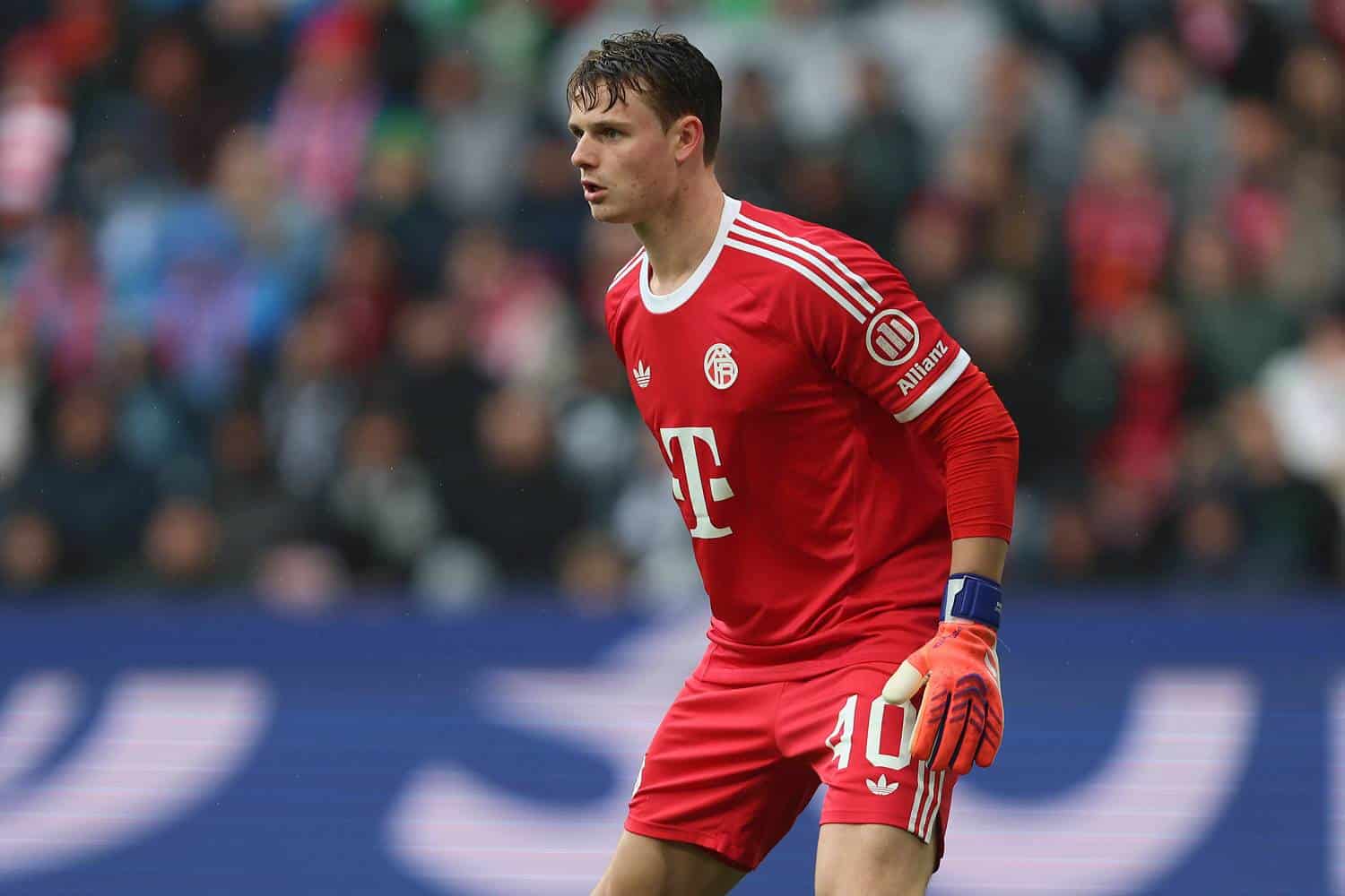 Nach-Neuer-Verletzung-Urbig-gibt-Vollgas-beim-FC-Bayern