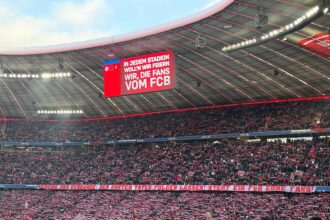 Spruchband gegen Freiburg