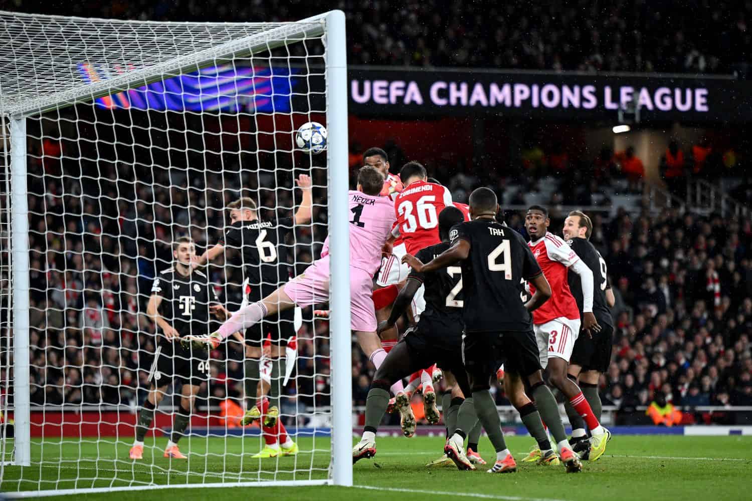 Diskussionen-um-Arsenal-Treffer-Wurde-Manuel-Neuer-klar-gefoult-