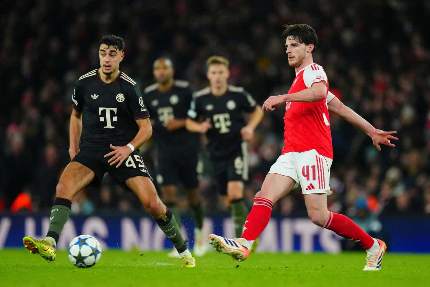 -Ihnen-fehlt-ein-Rice-Neue-Sechser-Debatte-beim-FC-Bayern-