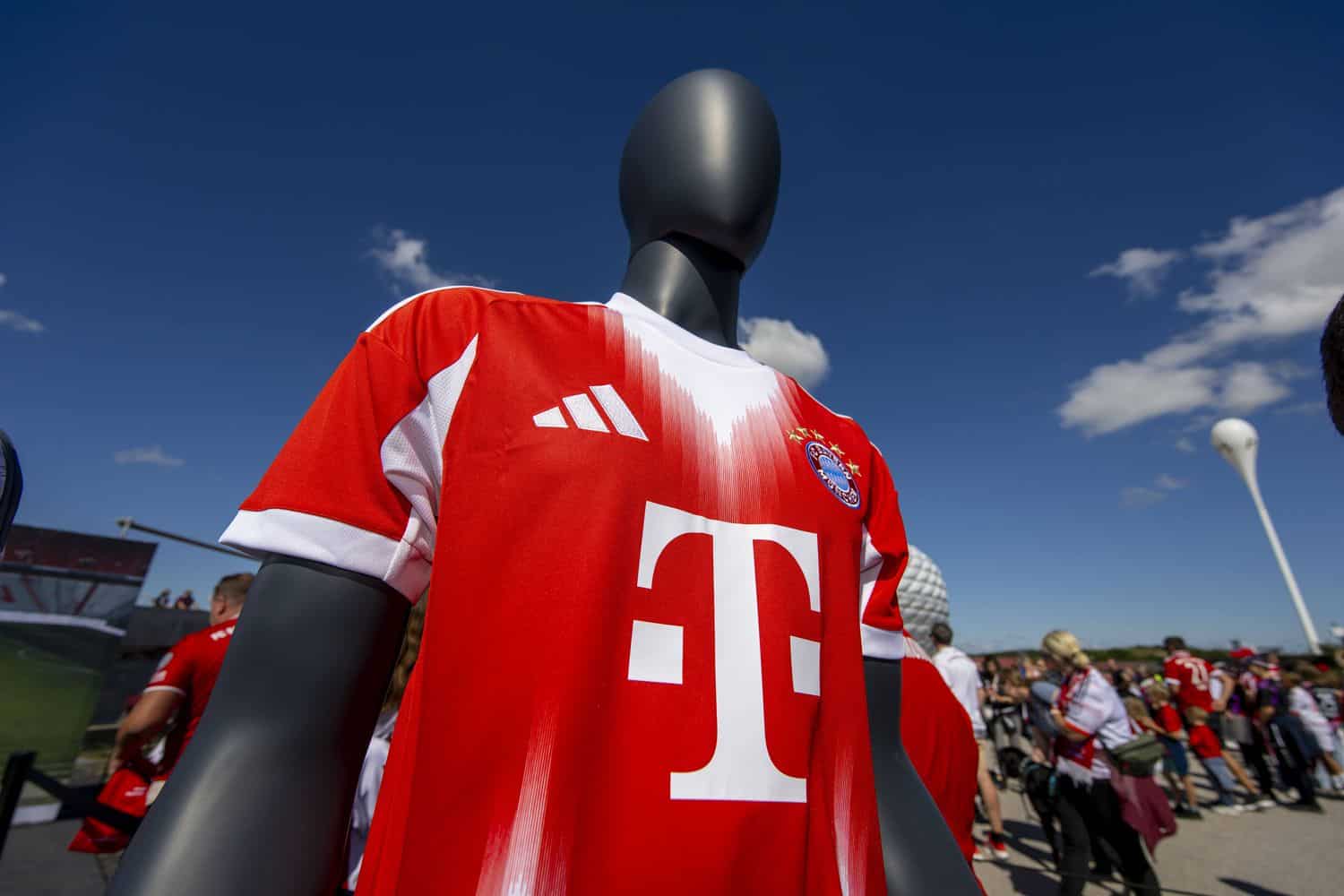 Leak-enth-llt-Bayern-Trikot-kehrt-mit-Kult-Wappen-zur-ck