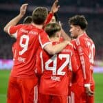 Harry Kane und Lennart Karl jubeln