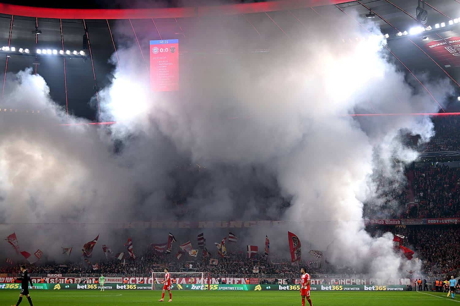 Polizei-meldet-Pyro-Verletzte-nach-Bayern-Spiel