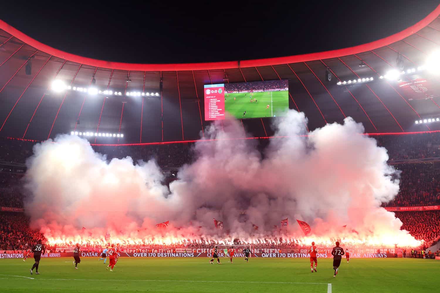 Pyro-rger-beim-Bayern-Sieg-Dreesen-kritisiert-FCB-Fans-scharf