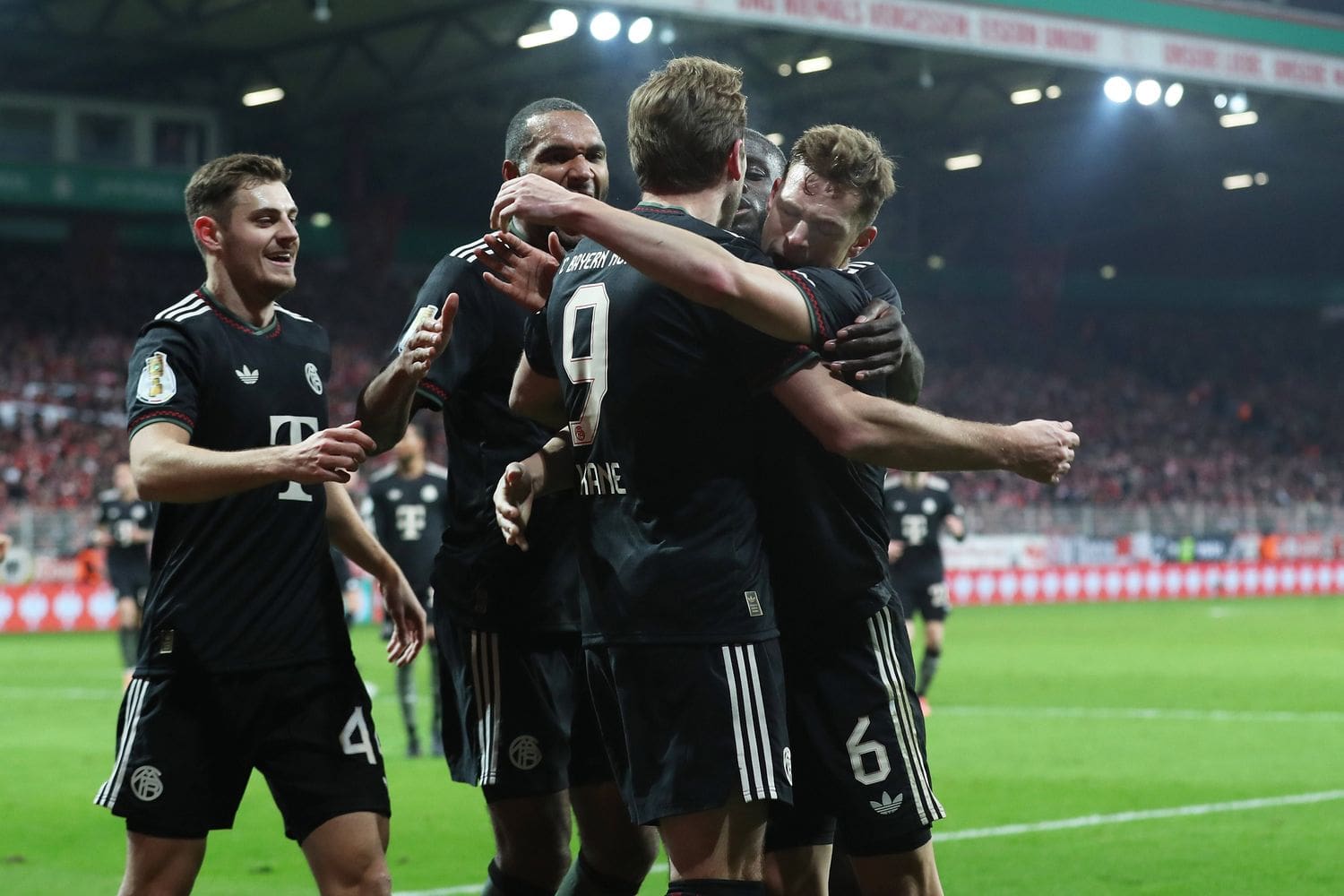 Wilder-Pokalfight-in-Berlin-Bayern-ringt-Union-mit-3-2-nieder