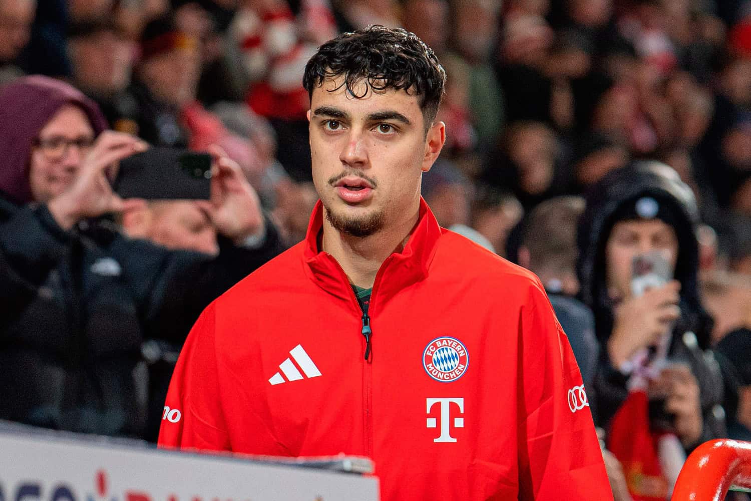 Trotz-Entwarnung-Pavlovic-droht-eine-Pause-gegen-Stuttgart