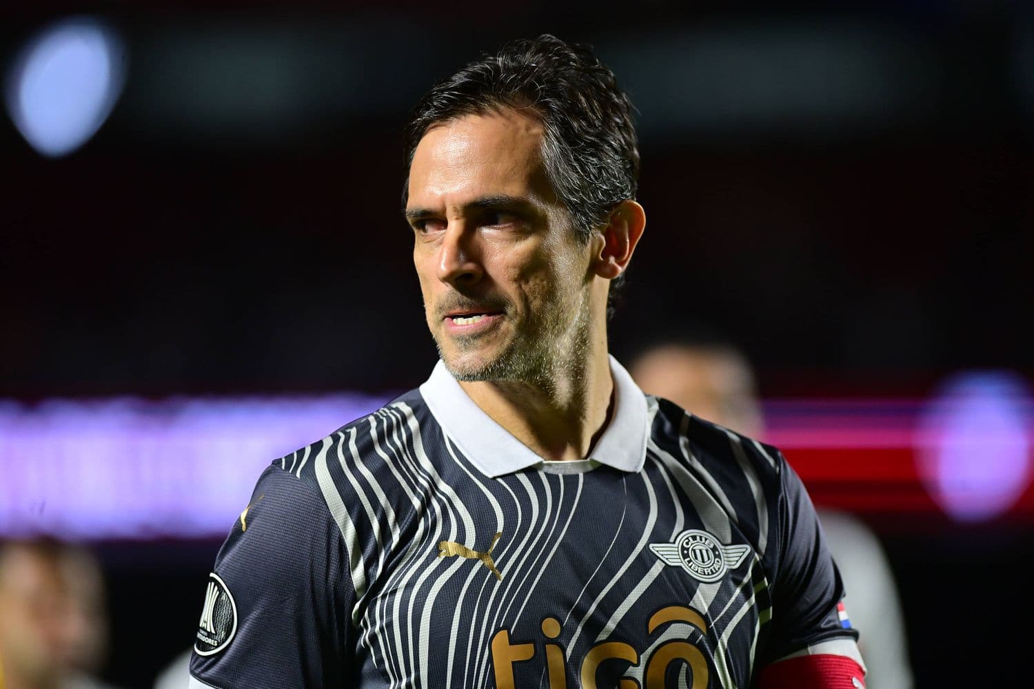 Unverw-stlich-Ex-Bayern-Star-Roque-Santa-Cruz-findet-mit-44-neuen-Klub