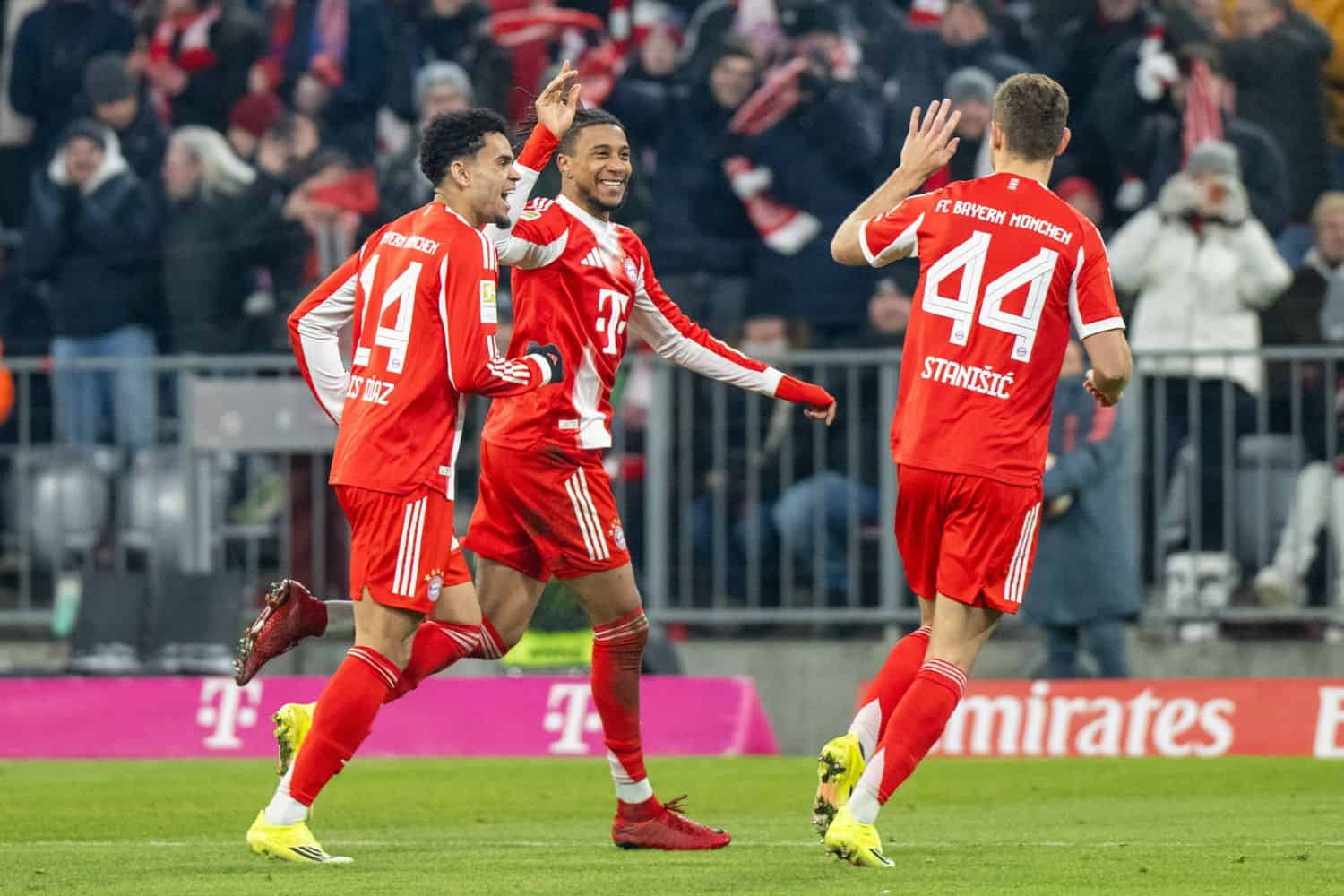 Furioser-Bayern-Start-ins-neue-Jahr-Olise-und-Co-zerlegen-Wolfsburg