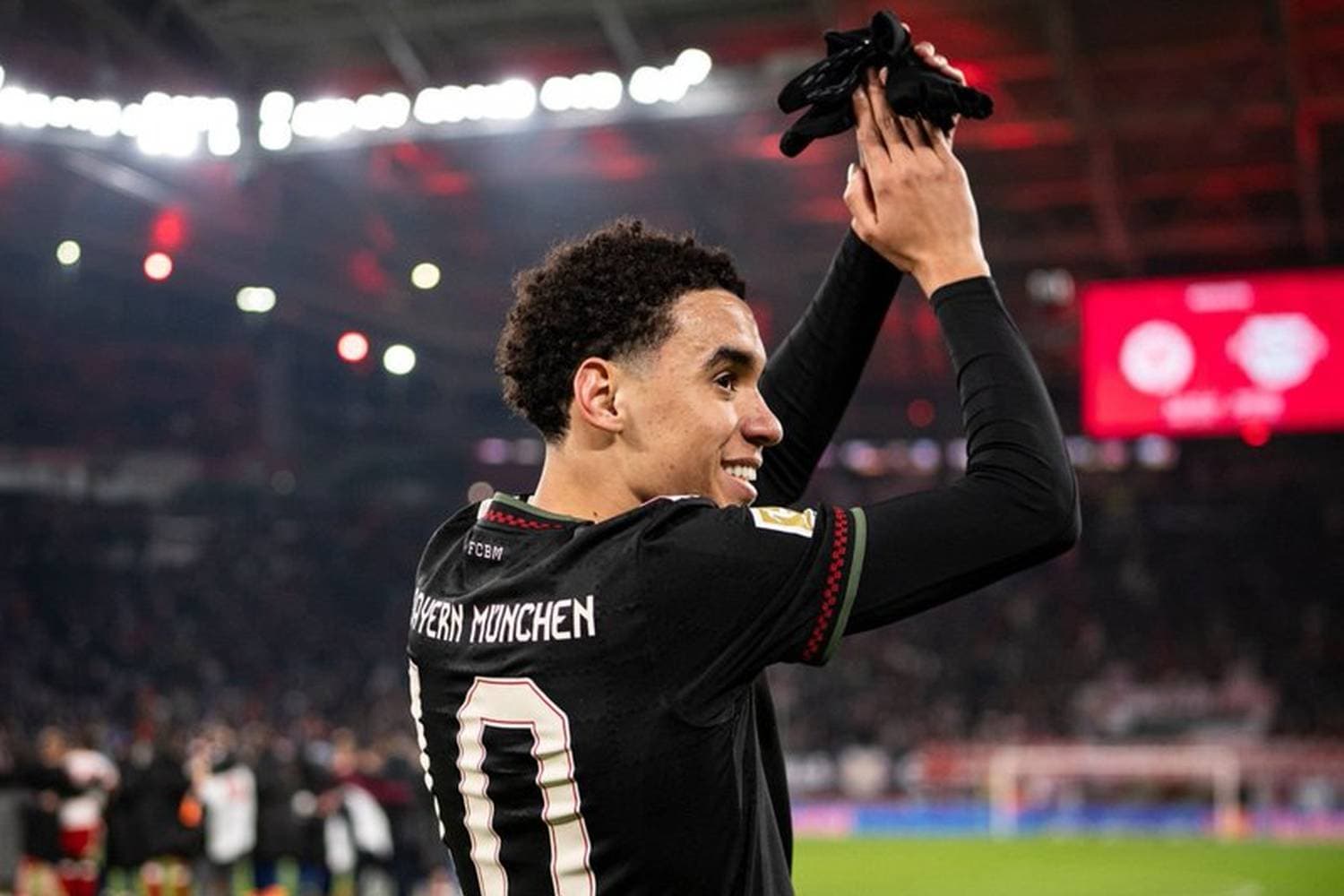 -Selbst-die-Leipziger-haben-sich-gefreut-Fans-feiern-das-Musiala-Comeback