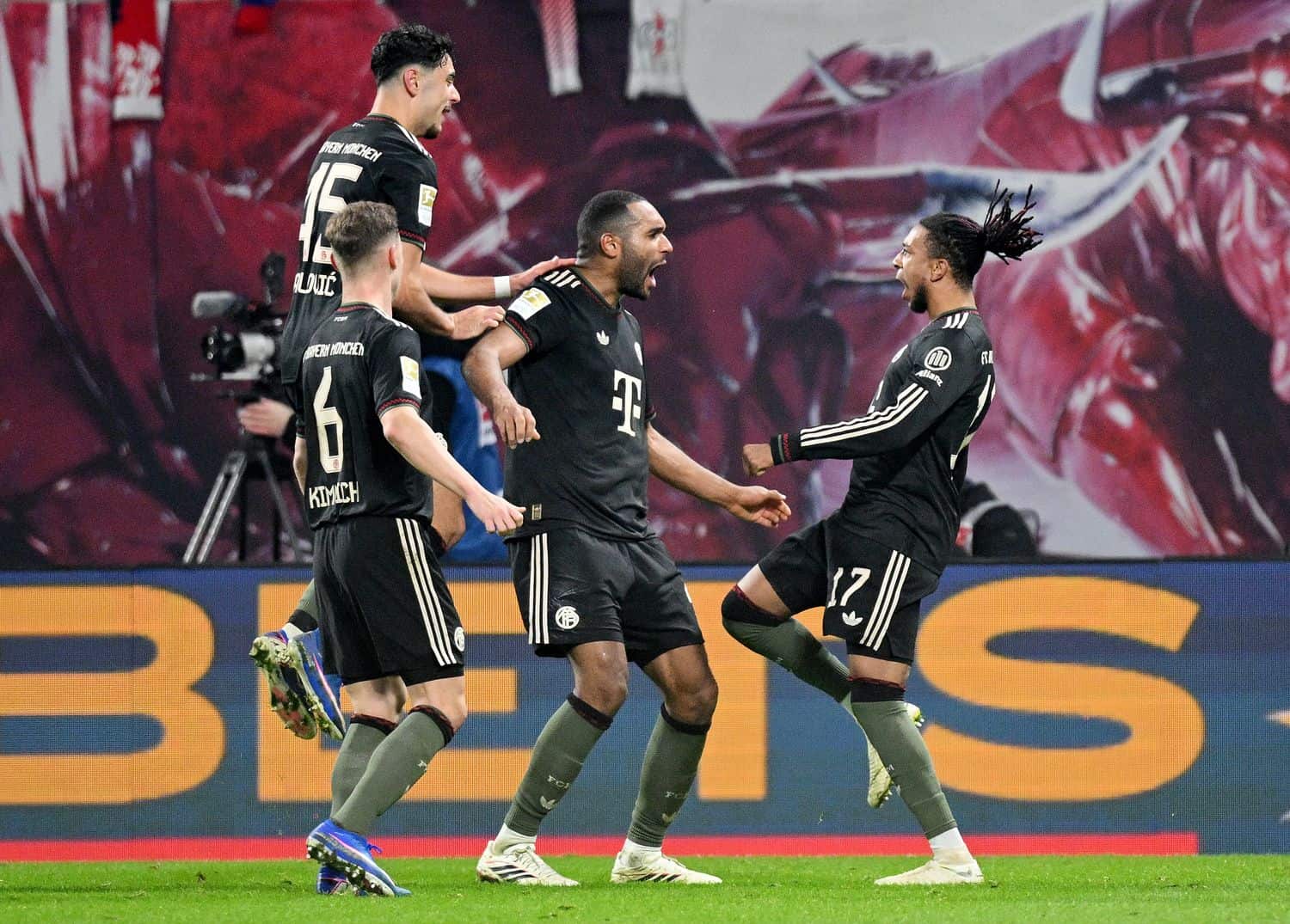 Nach-schwacher-ersten-Halbzeit-Bayern-auch-in-Leipzig-mit-Sch-tzenfest