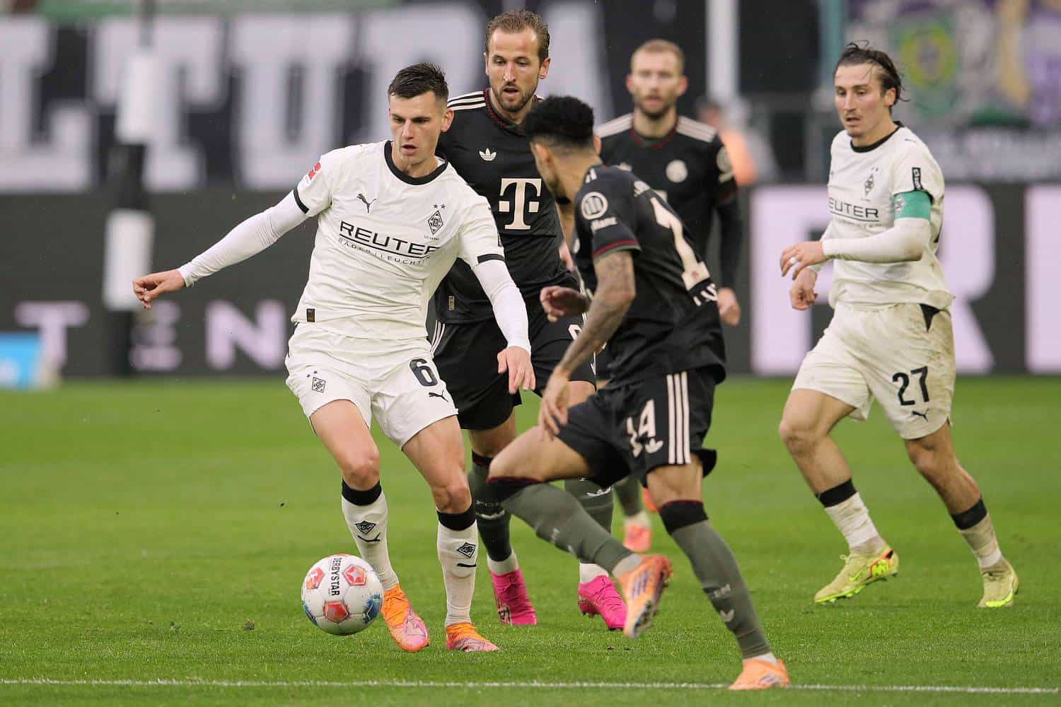 traditionsduell-unter-flutlicht-n-chste-spieltage-der-bayern-terminiert