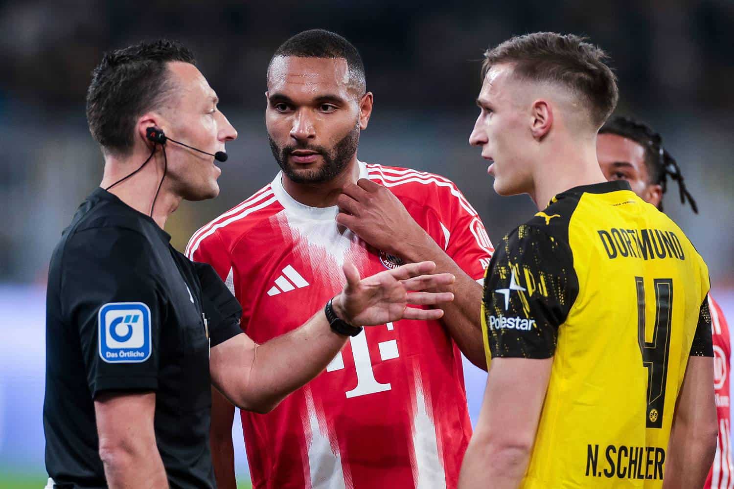 After a hard foul by Schlotterbeck: Strong words from Bayern star Stanisic