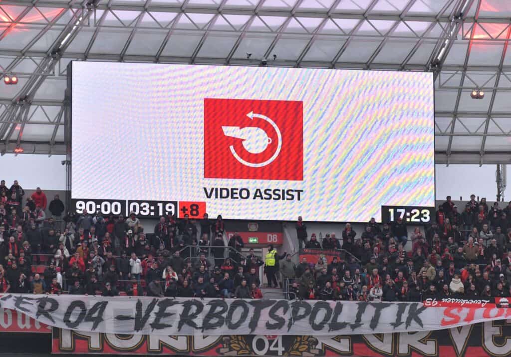 VAR-Debatte