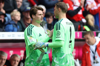 Jonas Urbig, Manuel Neuer