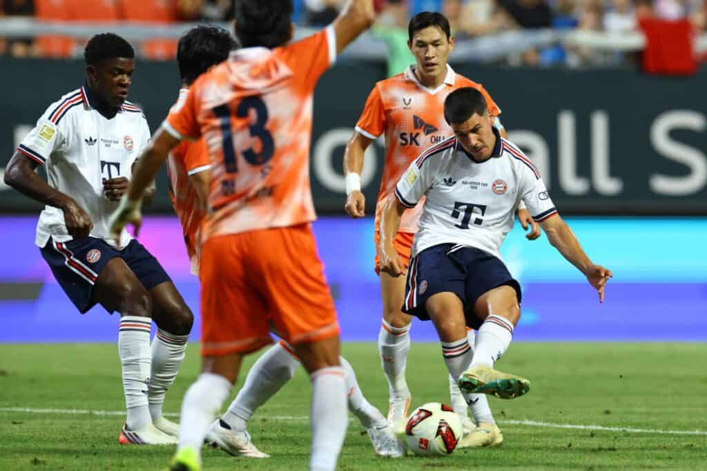 Jeju SK gegen FC Bayern