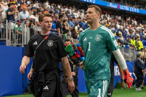 Jonas Urbig, Manuel Neuer