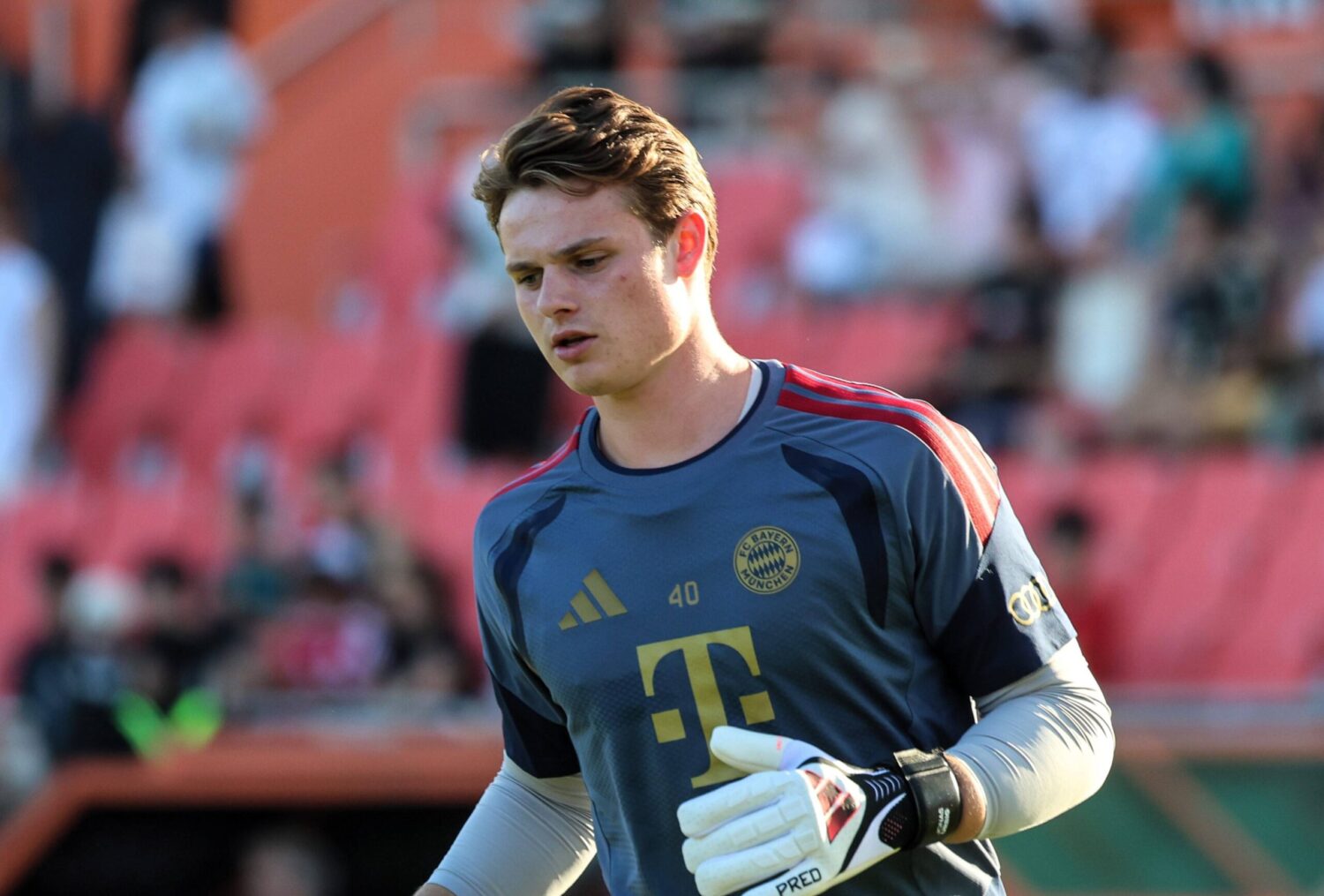 Bayern star knows no rest: Urbig uses day off for extra training